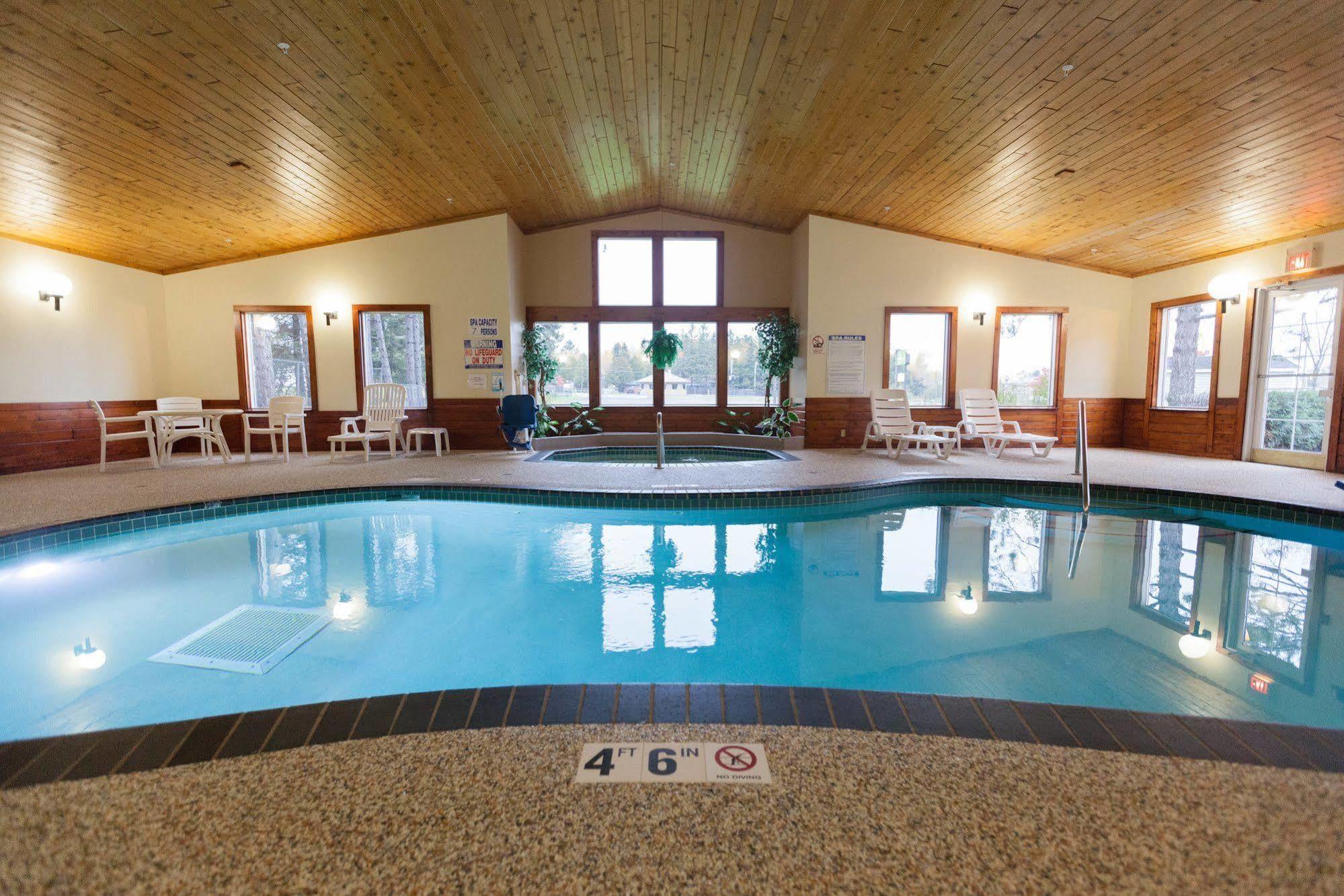 Country Inn Two Harbors Exterior photo